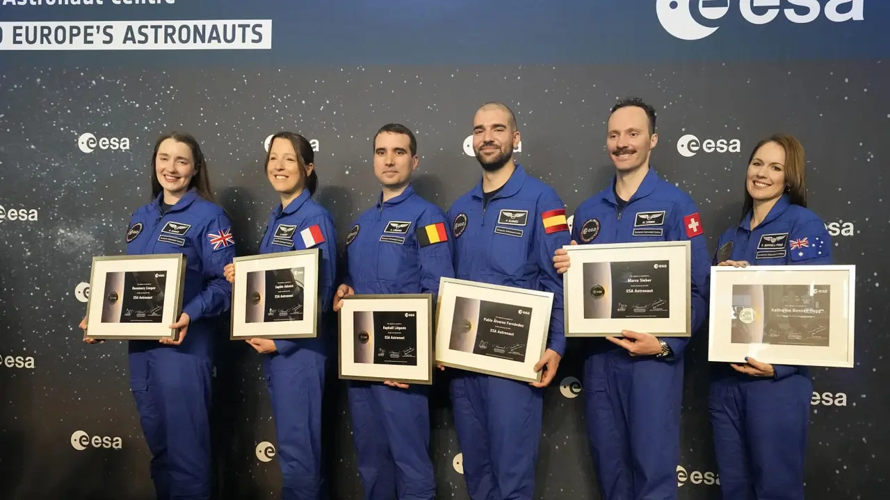 Upacara wisuda calon astronot Angkatan 2022 di European Astronaut Center di Cologne, Jerman, Senin 22 April 2024. (AP/Martin Meissner)