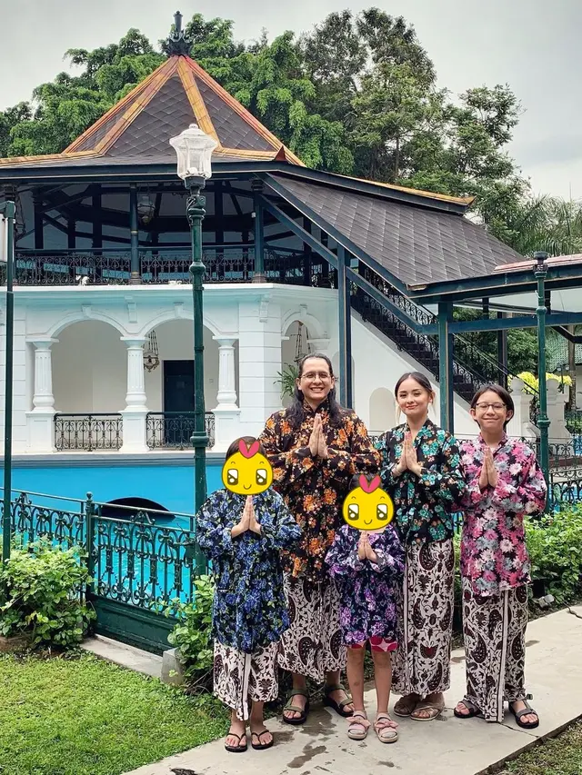 6 Potret Kenangan Raditya Oloan dan Keluarga, Penuh Kehangatan