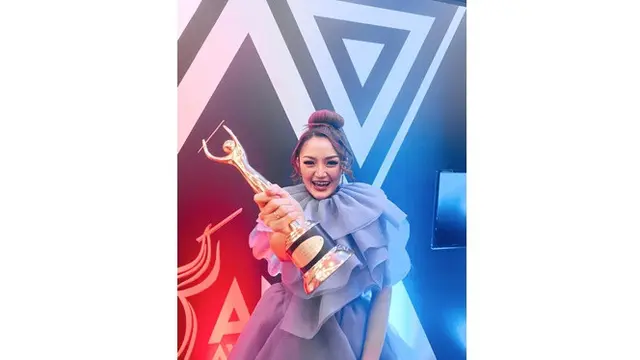 Raih Penghargaan AMI Award 2019, Ini Kilas Balik Perjalanan Karier Siti Badriah