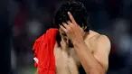 Argentine footballer Sergio Aguero leaves the field in dejection after losing to Chile by 1-0 in their FIFA World Cup South Africa-2010 qualifier football match at the National stadium in Santiago October 15, 2008. AFP PHOTO / Claudio SANTANA 