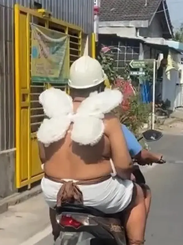6 Outfit Absurd Warna Putih Ini Bikin Heran, Salah Satunya Berbahan Karung Beras