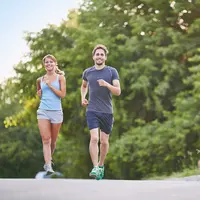 Ilustrasi olahraga, jalan cepat, joging. (Image by pressfoto on Freepik)