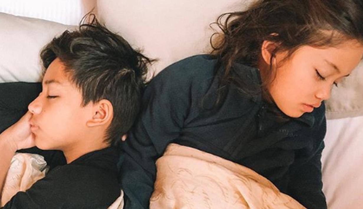 FOTO: Kebersamaan Jason-Sarah, Si Ganteng dan Cantik Anak Nana Mirdad