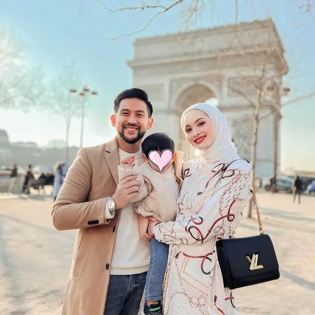 Pernah Viral Menikah di Usia 16 Tahun, Ini 6 Potret Keluarga Kecil Sabrina Salsabila