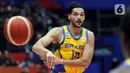 Pemain timnas basket Brasil, Leonardo Meindl saat melawan Spanyol pada penyisihan Grup G FIBA World Cup 2023 di Indonesia Arena, Gelora Bung Karno, Jakarta, Senin (28/8/2023). (Liputan6.com/Helmi Fithriansyah)