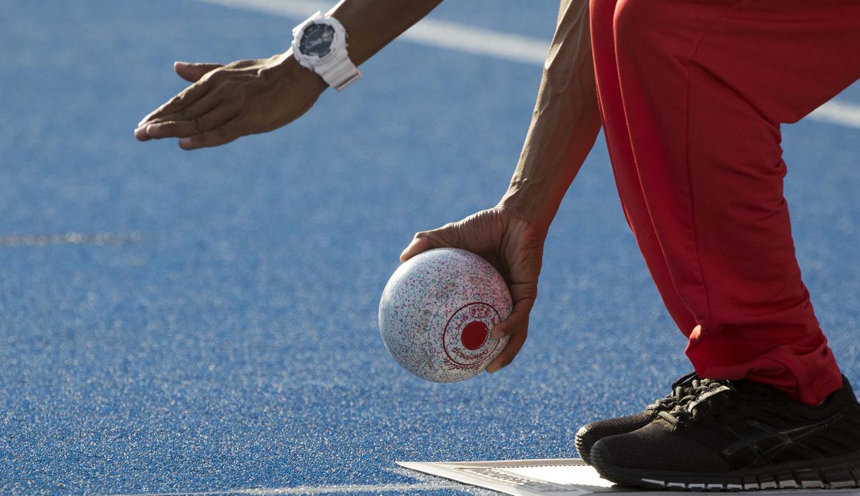 Kacung atlet Lawnball Indonesia bertanding di nomor B2 Open Single's pada Asian Para Games 2018 di Stadion Hockey, Gelora Bung Karno Jakarta, Senin (8/10/2018).  (Bola.com/Peksi Cahyo)