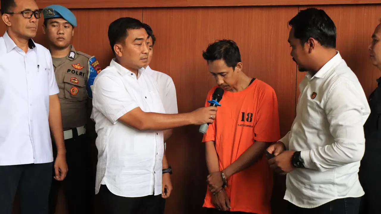 Dokter gigi PPDS dari Universitas Indonesia (UI) berinisial MAES ditangkap dan ditetapkan sebagai tersangka setelah merekam mahasiswi yang sedang mandi di indekos. (Liputan6.com/Ady Anugrahadi)