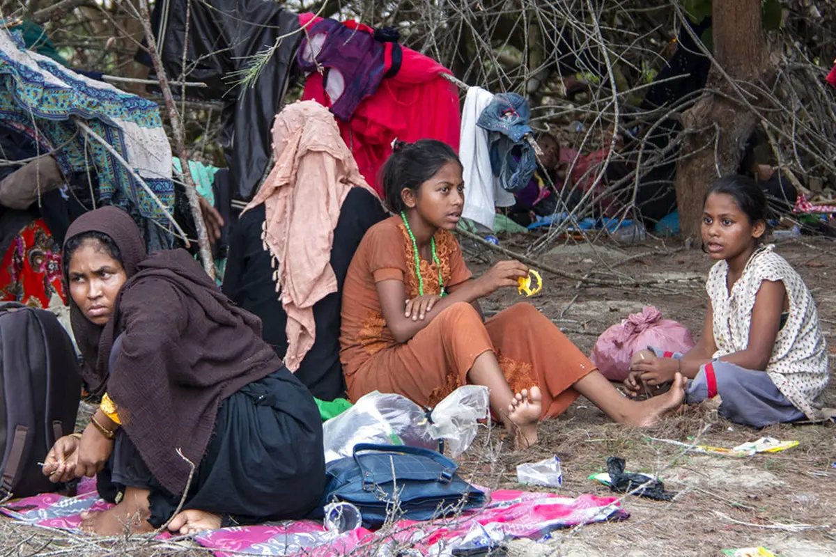 FOTO: 81 Pengungsi Rohingya Terdampar di Pulau Idaman Aceh