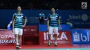 Ganda putra Indonesia, Kevin Sanjaya Sukomuljo/Marcus F Gideon saat lawan Ong Yew Sin/Teo Ee Yi (Malaysia) di 16 besar Indonesia Open 2018, Istora GBK Jakarta, Kamis (5/7). Kevin/Marcus unggul 21-18, 21-12. (Liputan6.com/Helmi Fithriansyah)