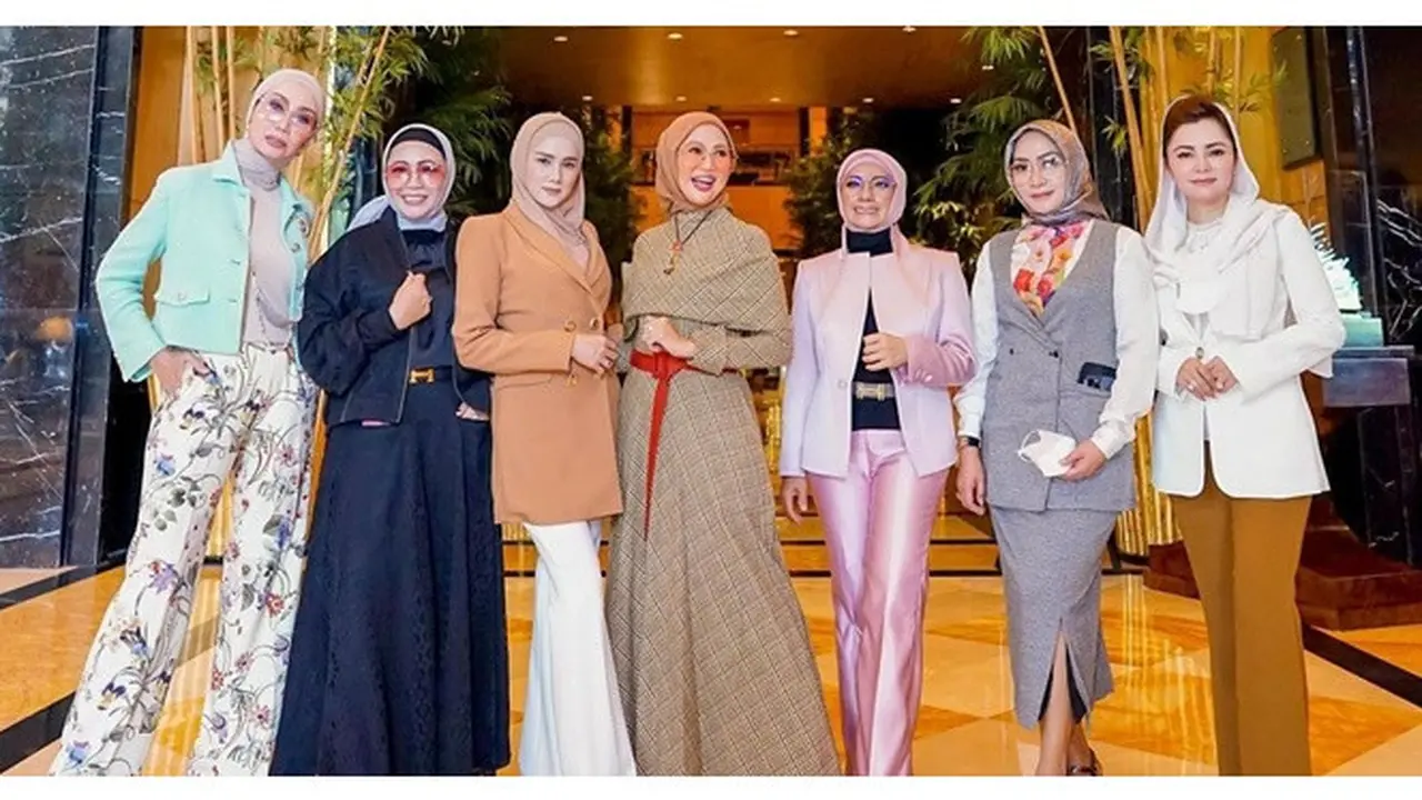 7 Gaya Mulan Jameela Bareng Rekan DPR, Bak Sosialita