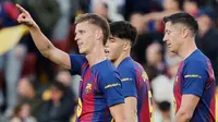 Dani Olmo dari Barcelona merayakan gol dalam laga La Liga melawan Alaves di Barcelona, Spanyol, Sabtu, 29 November 2025. (AP Photo/Joan Monfort)