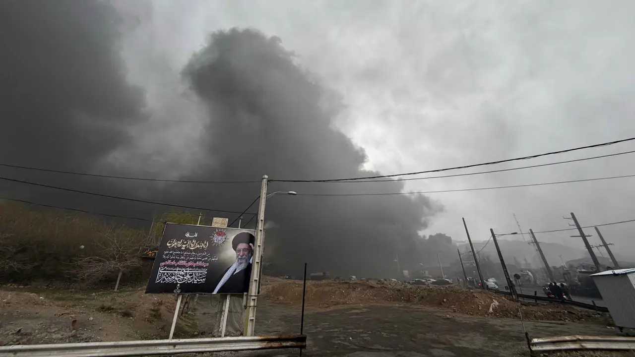 Teheran Membara, Serangan Udara Israel Hantam Depot dan Kilang Minyak Iran