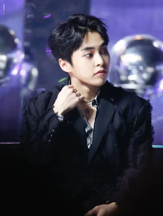 Di awal kariernya, Xiumin mencoba melamar di JYP Entertainment tapi ditolak. Akhirnya ia ikut kompetisi di SM Entertainment dan ia pun dikontrak. (Foto: koreaboo.com)