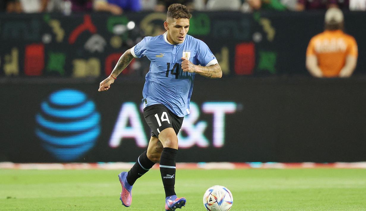 Lucas Torreira merupakan gelandang lincah dan enerjik dengan tinggi 166 cm. Pemain Galatasaray ini masih dipercaya pelatih untuk mengawal lapangan tengah Timnas Uruguay. (AFP/Getty Images/Christian Petersen)