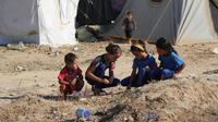 Abu Khalaf menjelaskan, anak-anak termasuk yang paling terdampak oleh kelaparan yang melanda Jalur Gaza, dengan puluhan ribu anak tercatat membutuhkan perawatan karena kekurangan gizi akut yang parah. (Eyad BABA/AFP)