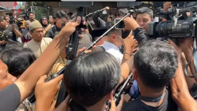 Detik-detik Jenazah Mpok Alpa Tiba di Rumah Duka