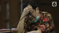 Terdakwa kasus dugaan korupsi di PT Asuransi Jiwasraya dari kalangan pengusaha, Benny Tjokrosaputro saat menjalani sidang lanjutan di Pengadilan Tipikor Jakarta, Senin (6/7/2020). Sidang mendengar keterangan saksi. (Liputan6.com/Helmi Fithriansyah)
