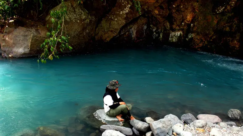 Sungai berair biru di Kota Padang. (Foto: Liputan6.com/Novia Harlina)