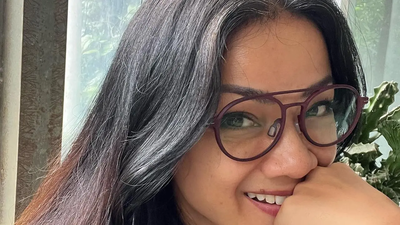 Nirina Zubir menikmati waktu bermalasan (Instagram/nirinazubir_)