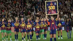 Alexia Putellas mencatatkan penampilan ke-500 bersama Barcelona saat laga perempat final Liga Champions Wanita 2025/2026 melawan Real Madrid, Kamis (02/04/2026). (AFP/Lluis Gene)