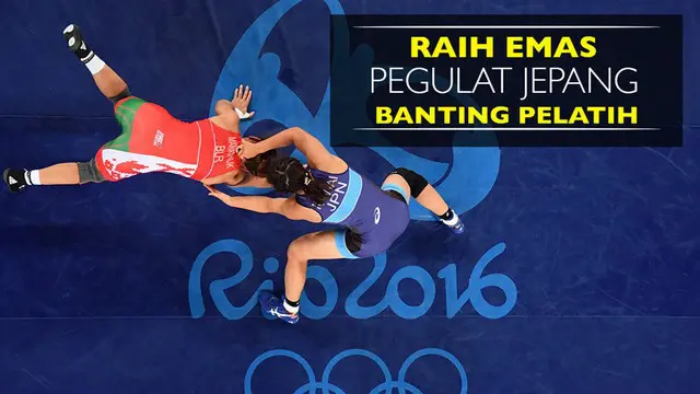 Video pegulat Jepang, Risako Kawai, banting pelatihnya usai meraih medali emas di 63 kg gulat putri gaya bebas.