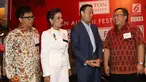 Ketua Boston University Alumni Indonesia Didit Ratam, Moderator Miranda Goeltom, Kepala BKPM Thomas Lembong, dan Kepala Bappenas Bambang Brodjonegoro saat acara Boston University Asian Alumni Festival 2018, Jakarta (3/11). (Liputan6.com/Angga Yuniar)