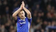 John Terry adalah kapten paling sukses dalam sejarah Chelsea. Ia juga mampu memainkan pertahanan kokohnya untuk merebut gelar-gelar bergengsi. Terry menjadi pembuat penampilan tertinggi ketiga (717) dalam sejarah klub sebelum meninggalkan The Blues pada 2017. (AFP/Adrian Dennis)