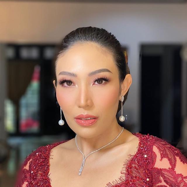 Ayu Dewi Ungkap Identitas Mantan Terindah Luna Maya Zumi Showbiz Liputan6 Com