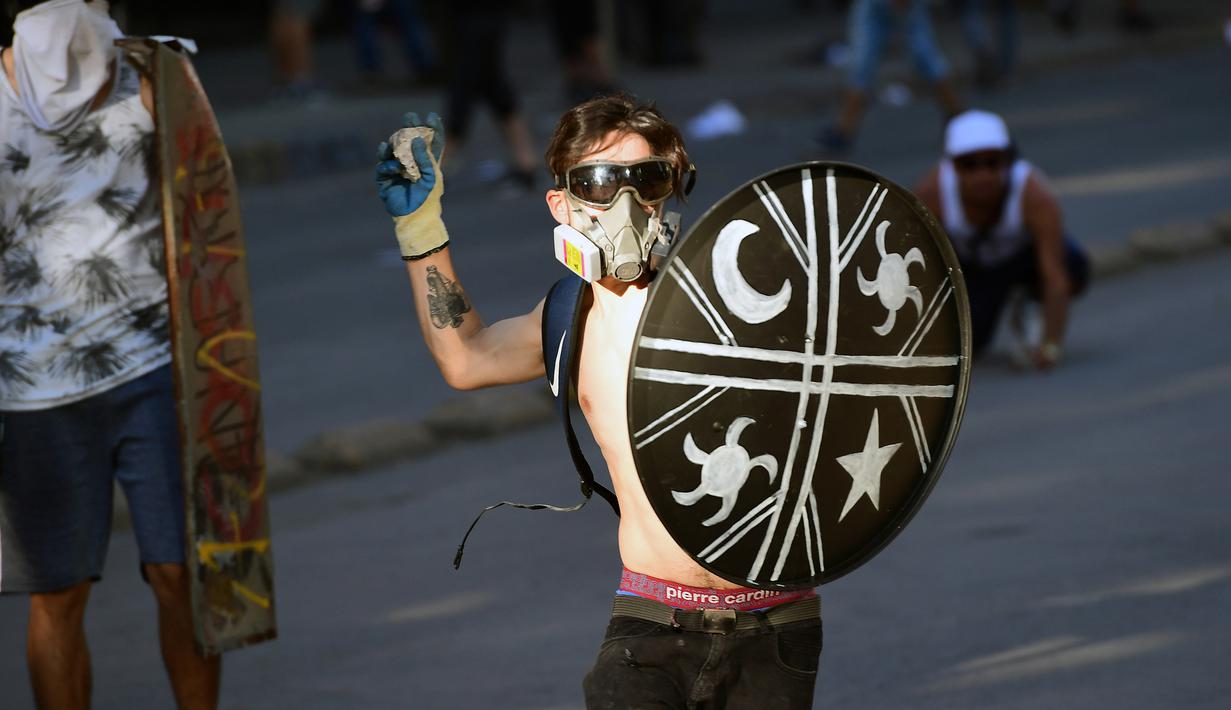 Foto Ketapel Hingga Raket Tenis Jadi Senjata Demonstran Di Chile Global Liputan6 Com