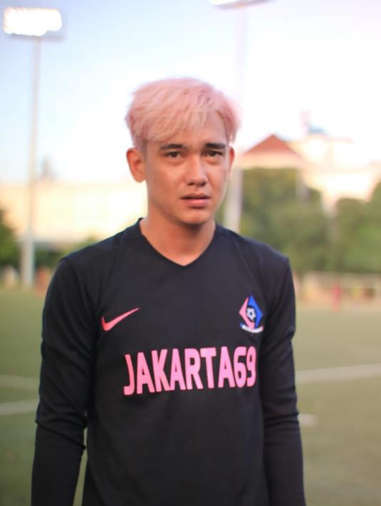 Tampil Nyentrik Adipati  Dolken  Ubah Warna Rambut  News 