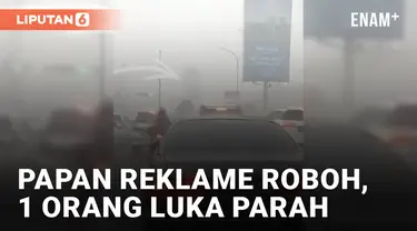 Detik-detik Papan Reklame Roboh di Bandung