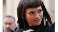 Zendaya Pamerkan Gaya Rambut Terbaru dan Gaun Serba Hitam di Paris Fashion Week 2024.&nbsp; foto: Instagram @schiaparelli