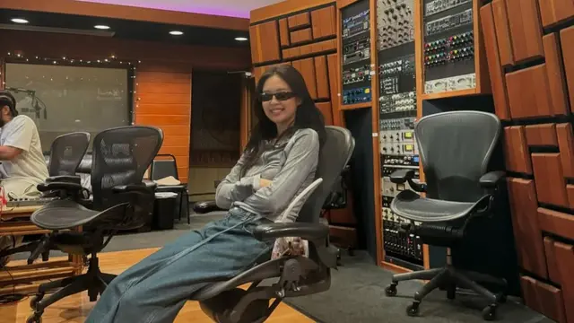 Jennie BLACKPINK ungkap proyek misterius di hari spesialnya. (credit: instagram.com/jennierubyjane)