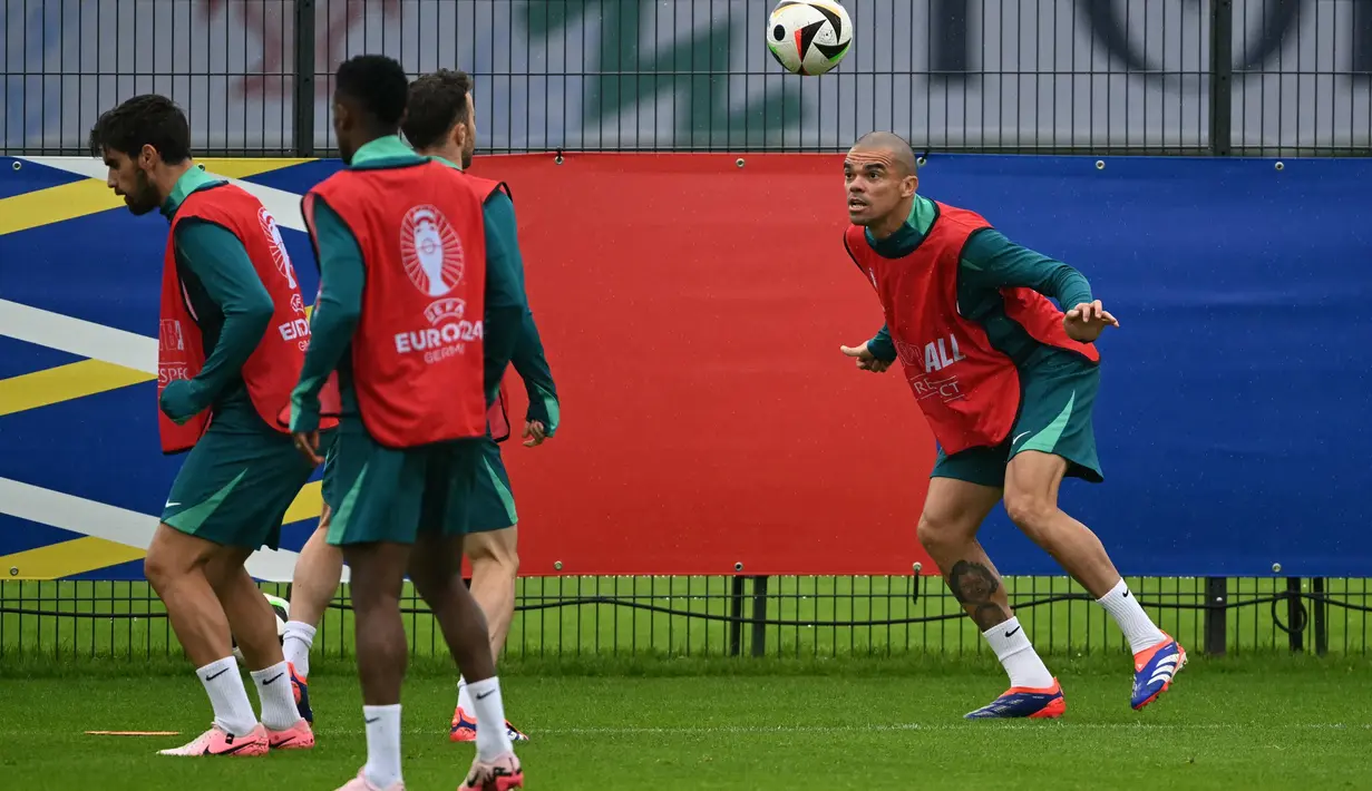Sesi latihan ini persiapan jelang menghadapi Slovenia di babak 16 besar Euro 2024. (PATRICIA DE MELO MOREIRA/AFP)