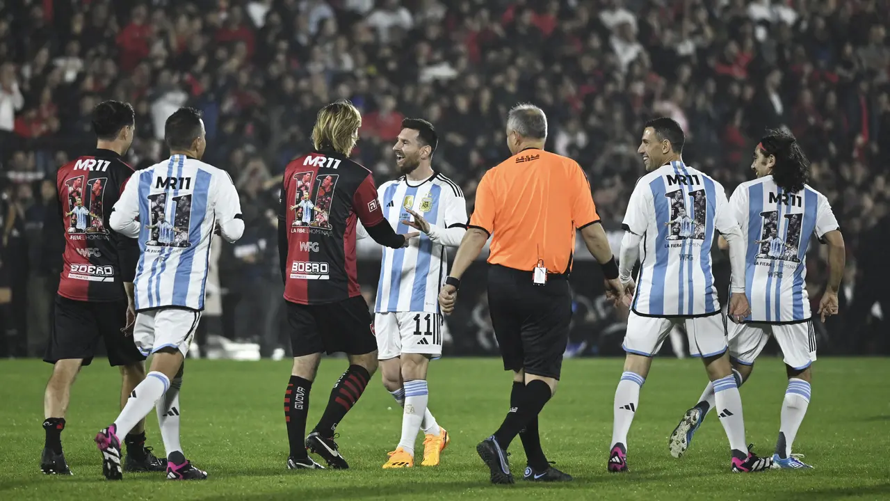 Foto: Inter Miami Kalah, Lionel Messi Terlihat Bermain di Pertandingan Perpisahan Kitman Timnas Argentina