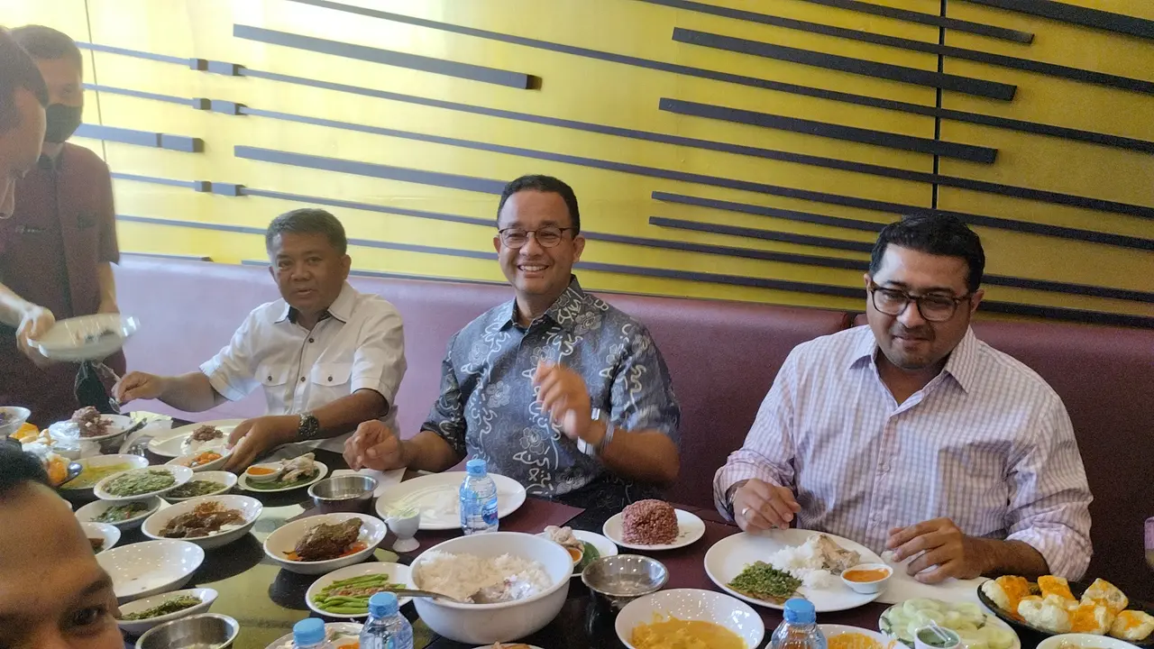Anies Baswedan bertemu dengan tim kecil Koalisi Perubahan. Anies beserta elite Partai NasDem, Demokrat, dan PKS saat makan siang, Jumat (18/11/2022)
