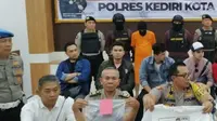 Polres Kediri Kota Jawa Timur, berhasil mengungkap kasus penipuan berkedok perekrutan artis. (Foto: Liputan6.com/Dian Kurniawan)