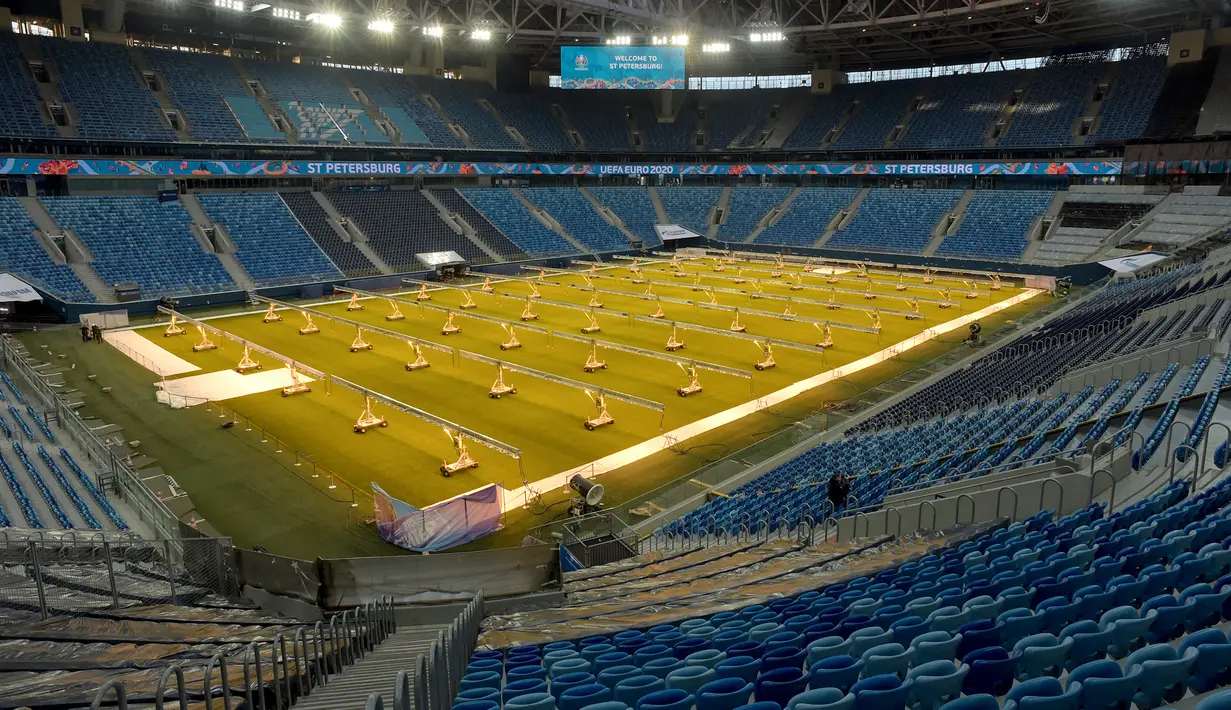 Pemandangan lapangan dan tribun Stadion Saint Petersburg di Rusia, Selasa (4/2/2020). Stadion Saint Petersburg dianggap salah satu yang terbaik di Eropa. (Olga MALTSEVA/AFP)