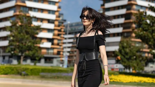 Outfit Serba Hitam