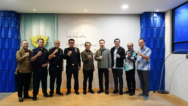 Sekretaris Kementerian Koordinator Bidang Perekonomian selaku Plt. Sekretaris Jenderal Dewan Nasional KEK Susiwijono Moegiarso pada Rapat Evaluasi terkait Perkembangan KEK Gresik dan KEK Singhasari di Surabaya, Kamis (12/10/2023). (Dok Kemenko Perekonomia
