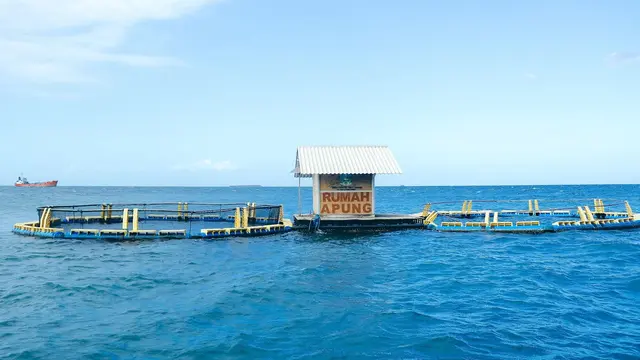 Suasana Rumah Apung di Siang Hari