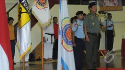 Panglima TNI Jenderal TNI Dr. Moeldoko saat membuka Kejuaraan Nasional (Kejurnas) Karate Panglima TNI III di GOR Ahmad Yani Mabes TNI Cilangkap, Jakarta, Kamis (15/1/2015). (Liputan6.com/Herman Zakharia)