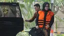 Tersangka Wakil Ketua Komisi VII DPR Eni Maulani Saragih turun dari mobil saat tiba untuk menjalani pemeriksaan lanjutan di KPK, Jakarta, Rabu (10/10). ). Eni Saragih diperiksa terkait suap proyek PLTU Riau-1. (Merdeka.com/Dwi Narwoko)