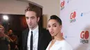 Bukan hanya itu yang menjadi bukti bahwa hubungan Pattinson dan Twigs sudah berakhir. Mengingat beberapa hari lalu Pattinson tertangkap kamera sedang asik menikmati makan malam bersamanya dengan Katy. (AFP/Mark Davis)