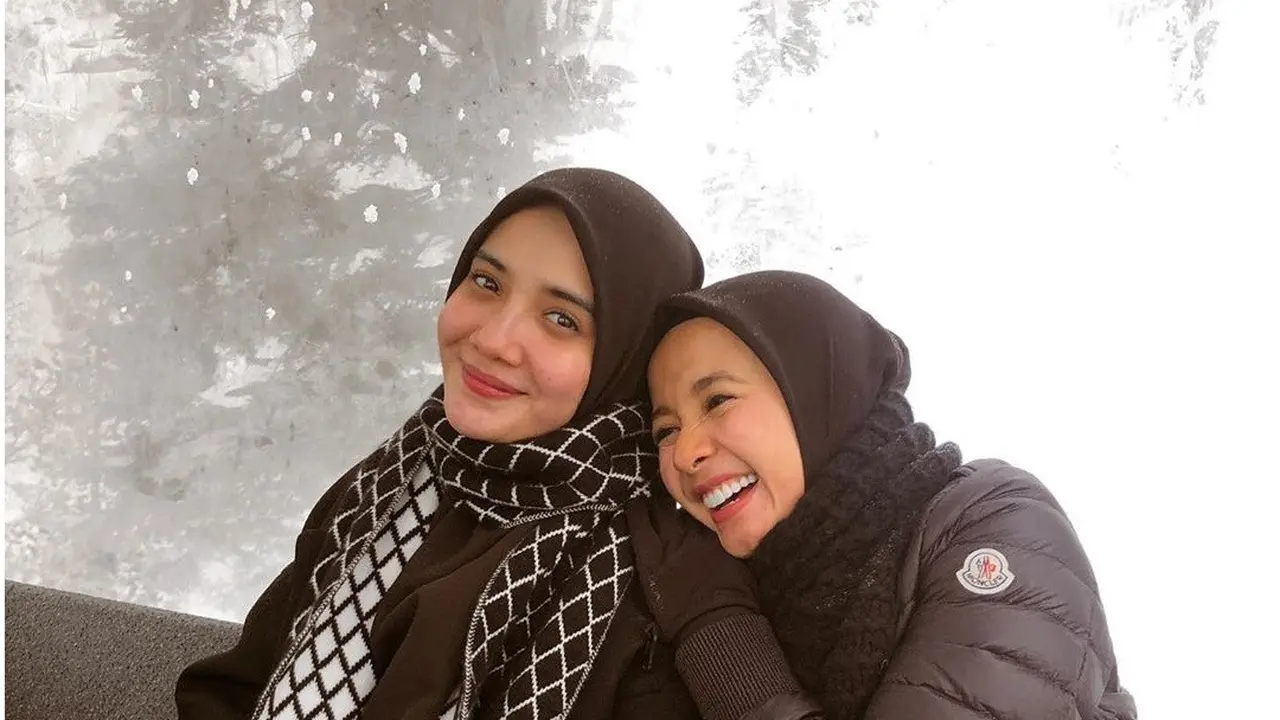 6 Potret Persahabatan Laudya Cynthia Bella dan Zaskia Sungkar, Bak Saudara Kandung