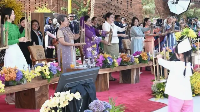 Iriana Jokowi bersama Ibu Pendamping Negara ASEAN