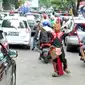 Viral pria berkostum Sun Go Kong bantu mobil damkar terobos kemacetan Kota Bogor. (Foto: Istimewa)