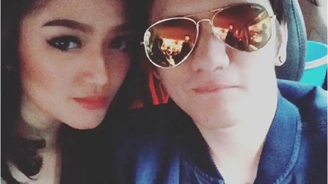 Siti Badriah dan James Thomas