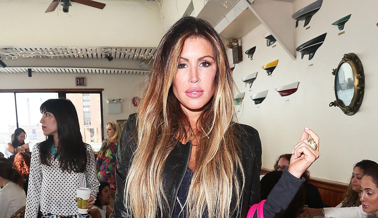 Rachel Uchitel. Adalah seorang manajer klub malam dan koresponden televisi. Hubungannya dengan Tiger Woods terkuak pada 2009, saat Tiger Woods masih menjadi suami sah Elin Nordegren. (AFP/Astrid Stawiarz/Getty Images)