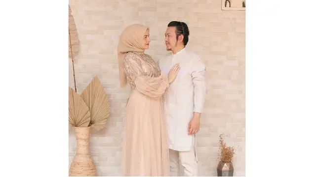 10 Tahun Menikah, Ini 6 Potret Terbaru Richie Eks Five Minutes dan Angel Qulbiah